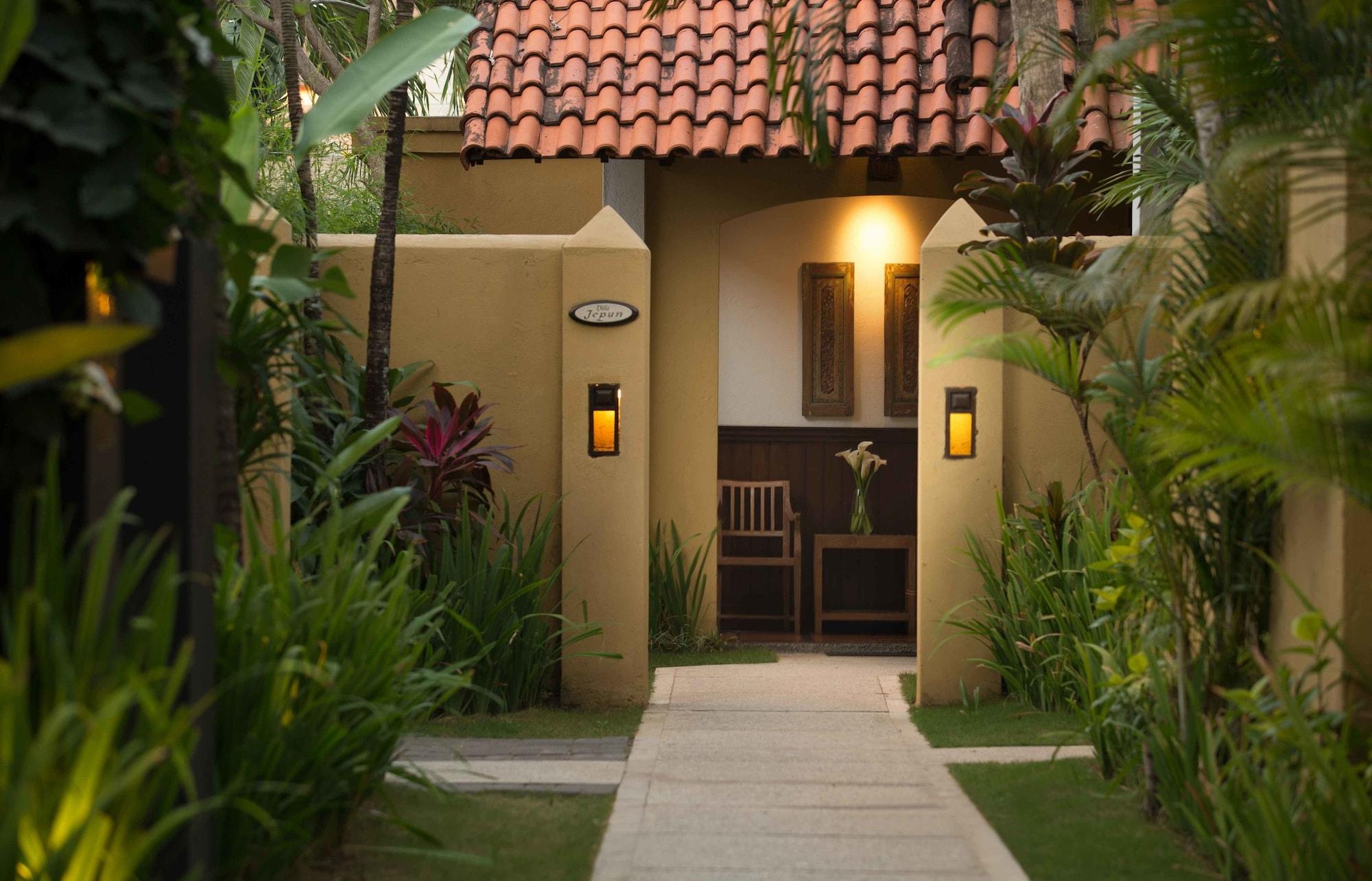 Villa Alaya Dedaun Kuta Legian Esterno foto